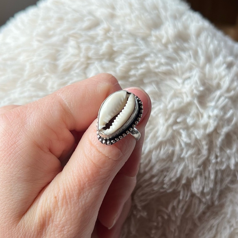 Silver Cowrie Shell Ring - Picture 6 of 8